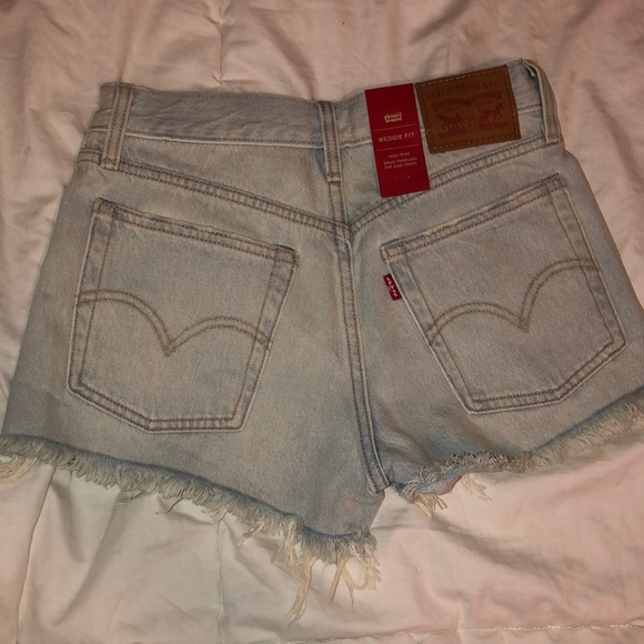 Levi’s denim short - Picture 3 of 3